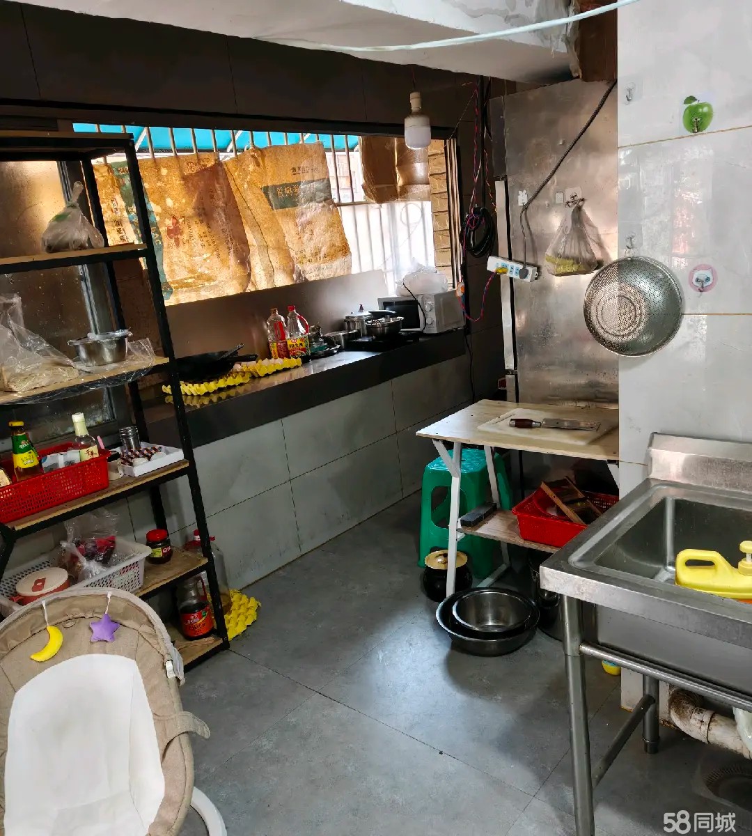 (转让)营业中蛋糕店转让，三台空调，有仓库也可以做宿舍。